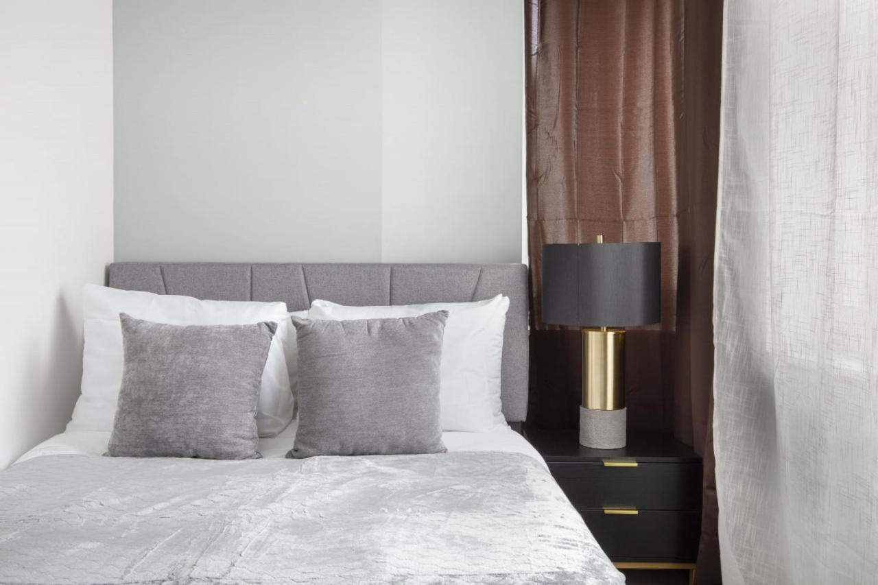 Perfectly Located 2bd Near Times Square With Gym *