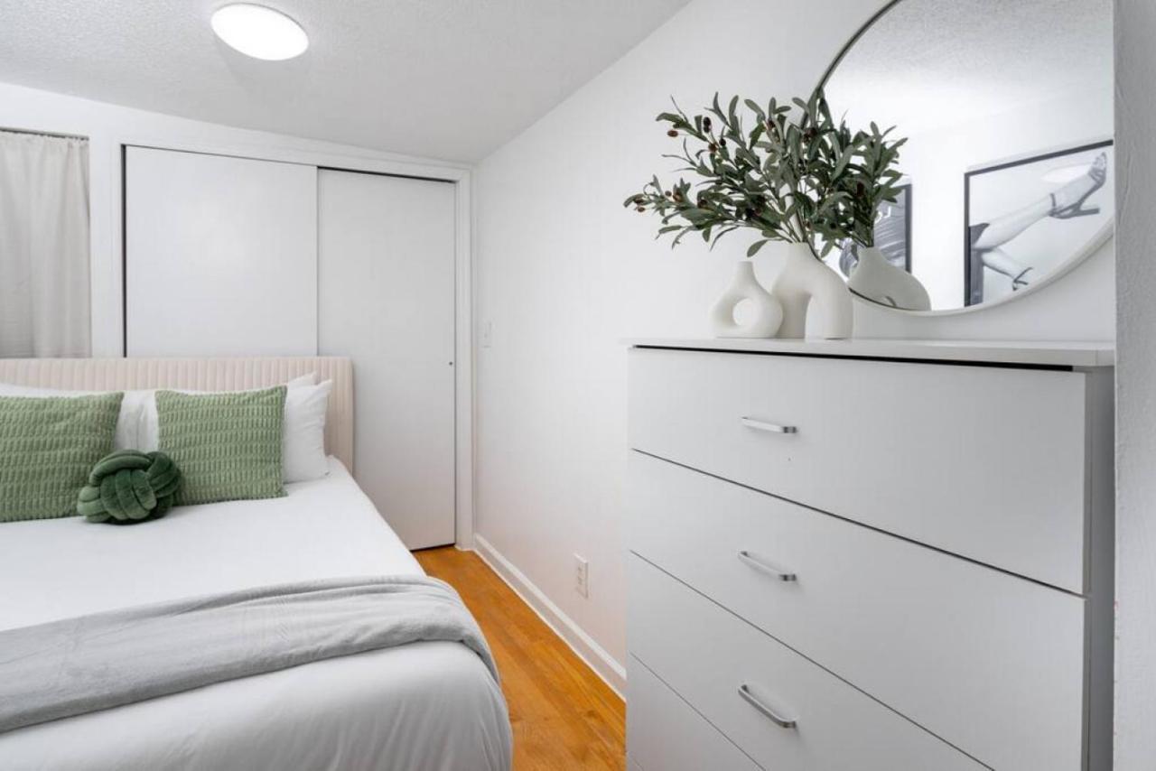 Stylish One-bedroom With In-unit Laundry In East Village *