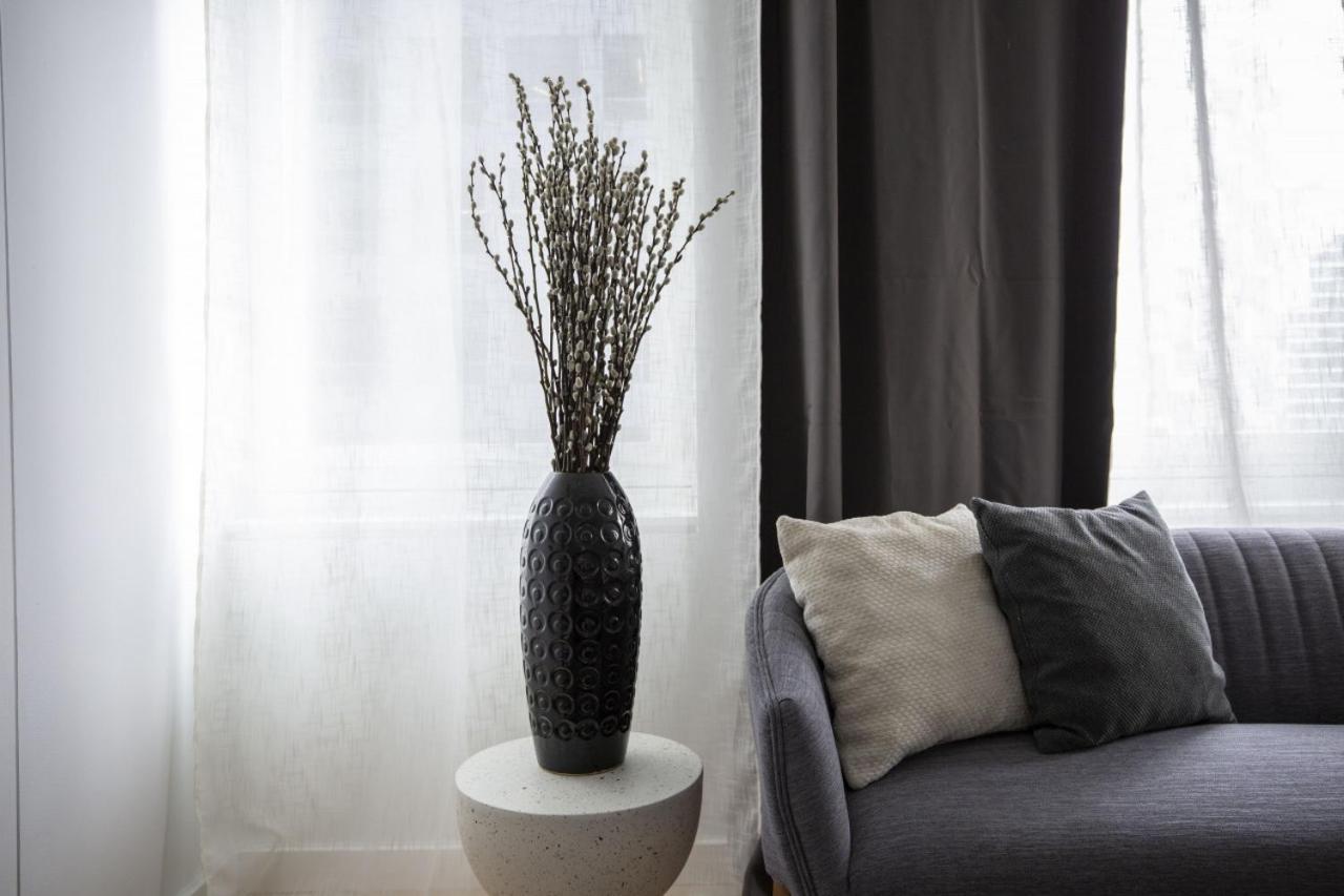 Beautiful 2bd Near Times Square Apartment *