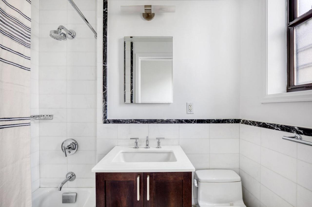 Apartment Uws 2br W Elevator Doorman Gym Nr 1 Line Nyc-625 *