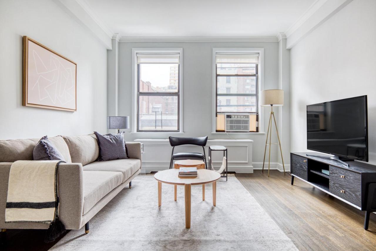 Uws 2br W Elevator Doorman Gym Nr 1 Line Nyc-625 Apartment *