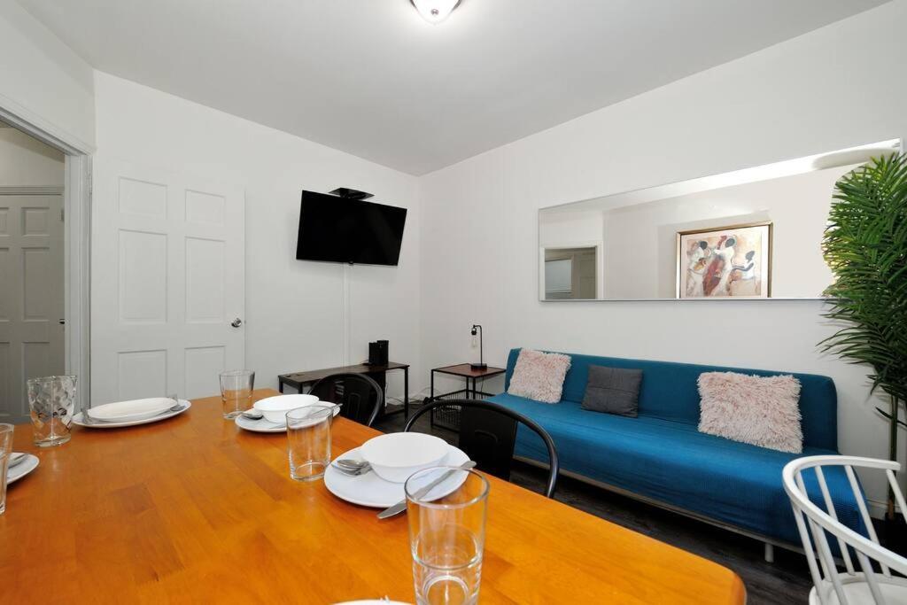 New And Spacious 3 Bedroom In Midtown West! Apartment