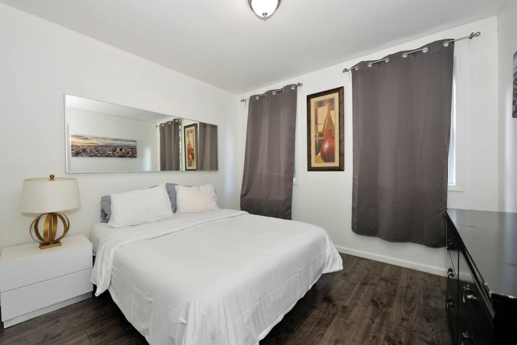 New And Spacious 3 Bedroom In Midtown West! Apartment New York