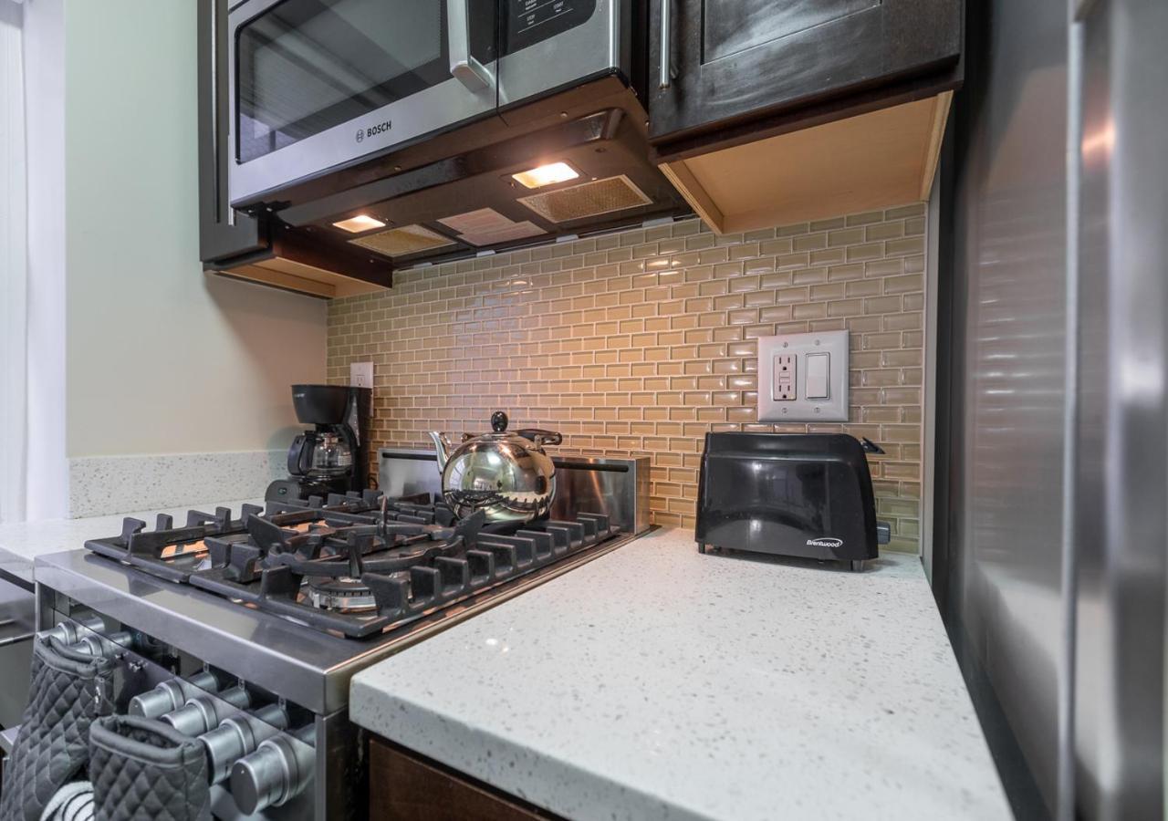 One Bedroom Elegant In Apartment New York