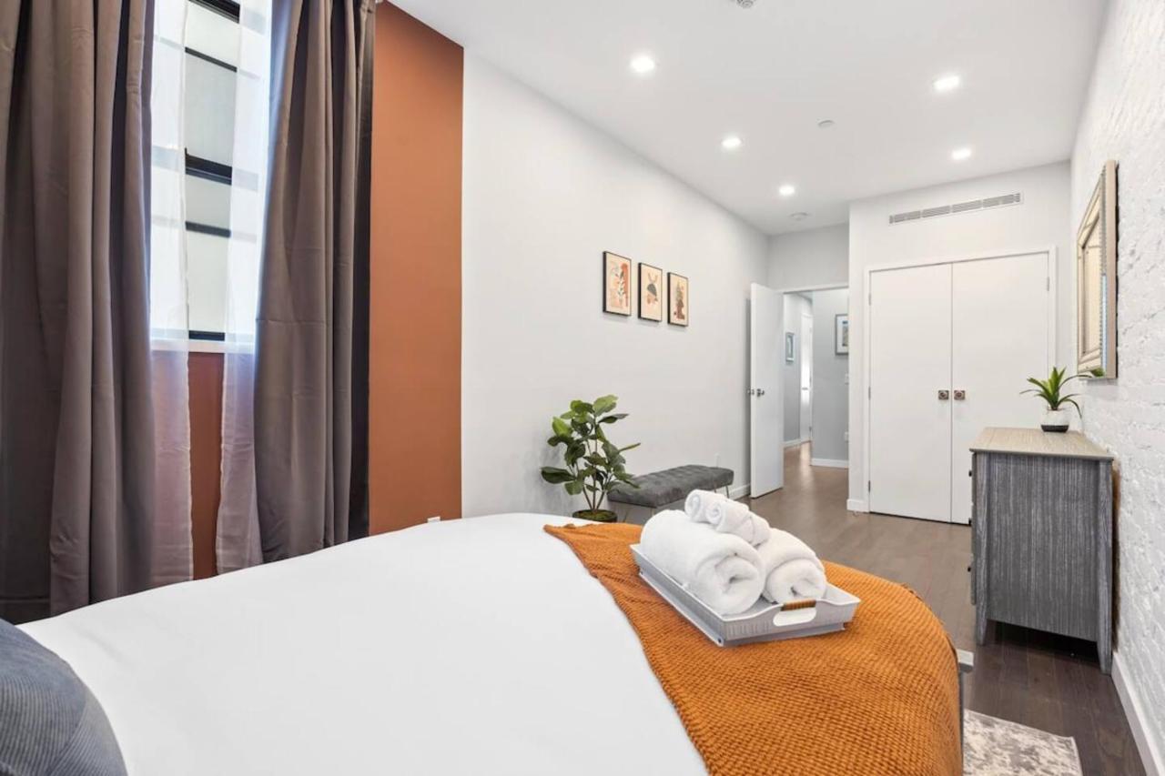 Swj - 3 Fl 9 Bedroom Triplex_1 Block To Train New York
