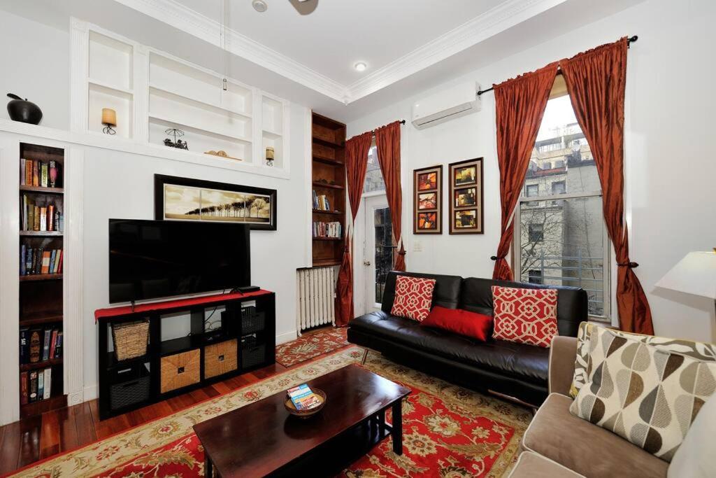 Beautifully Designed In Upper West Side! Apartment *
