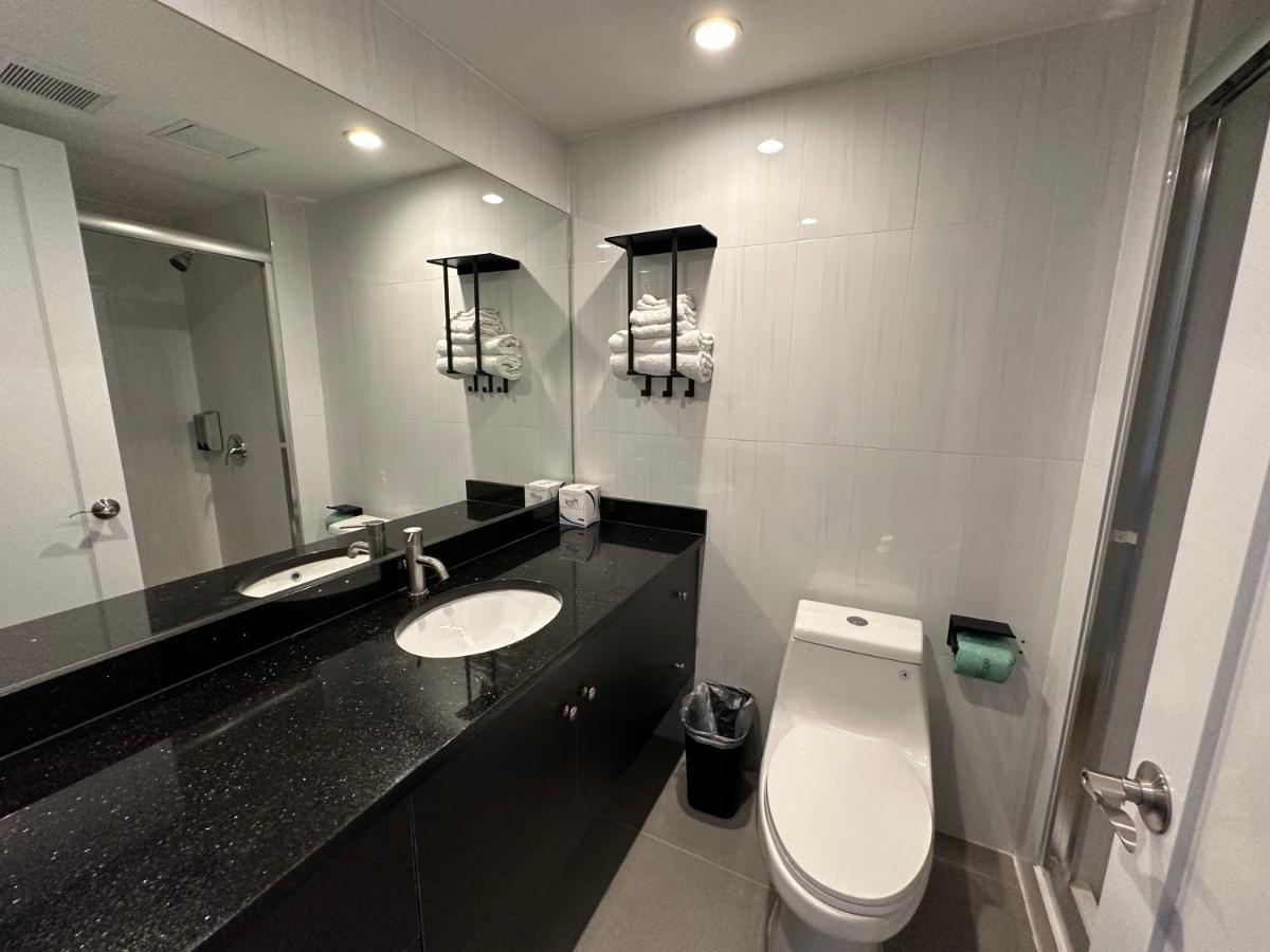 Regal & Laguardia Hotel New York