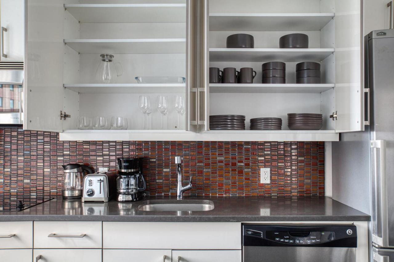 Gorgeous Midtown W 1br W Gym Nr Times Sq Nyc-651 Appartement