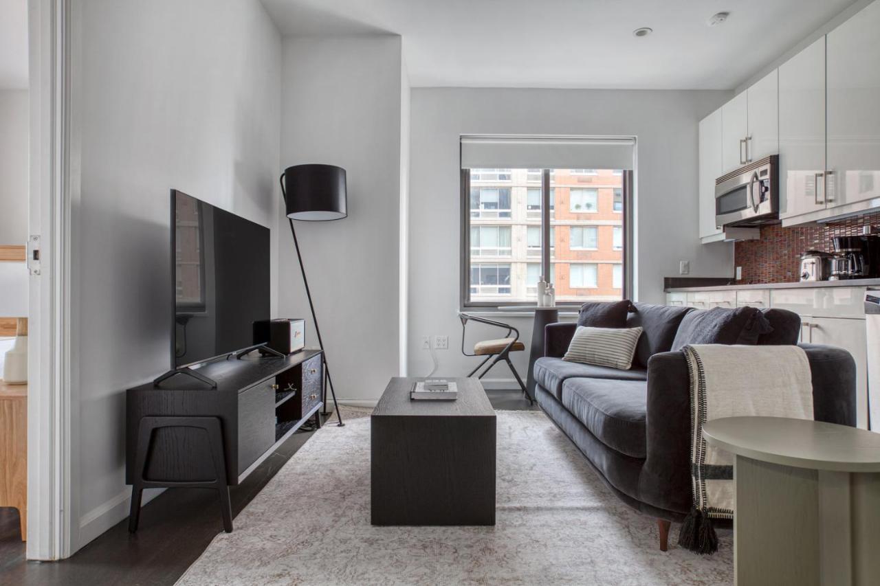 Gorgeous Midtown W 1br W Gym Nr Times Sq Nyc-651 New York