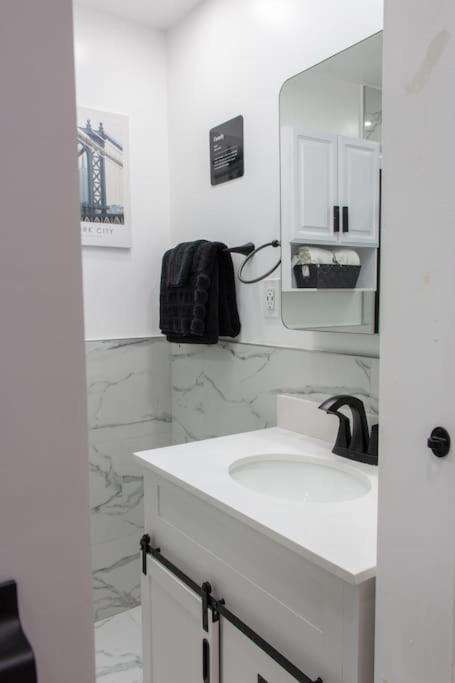 Modern 1br Exclusive Space In Historic Brooklyn Apartment