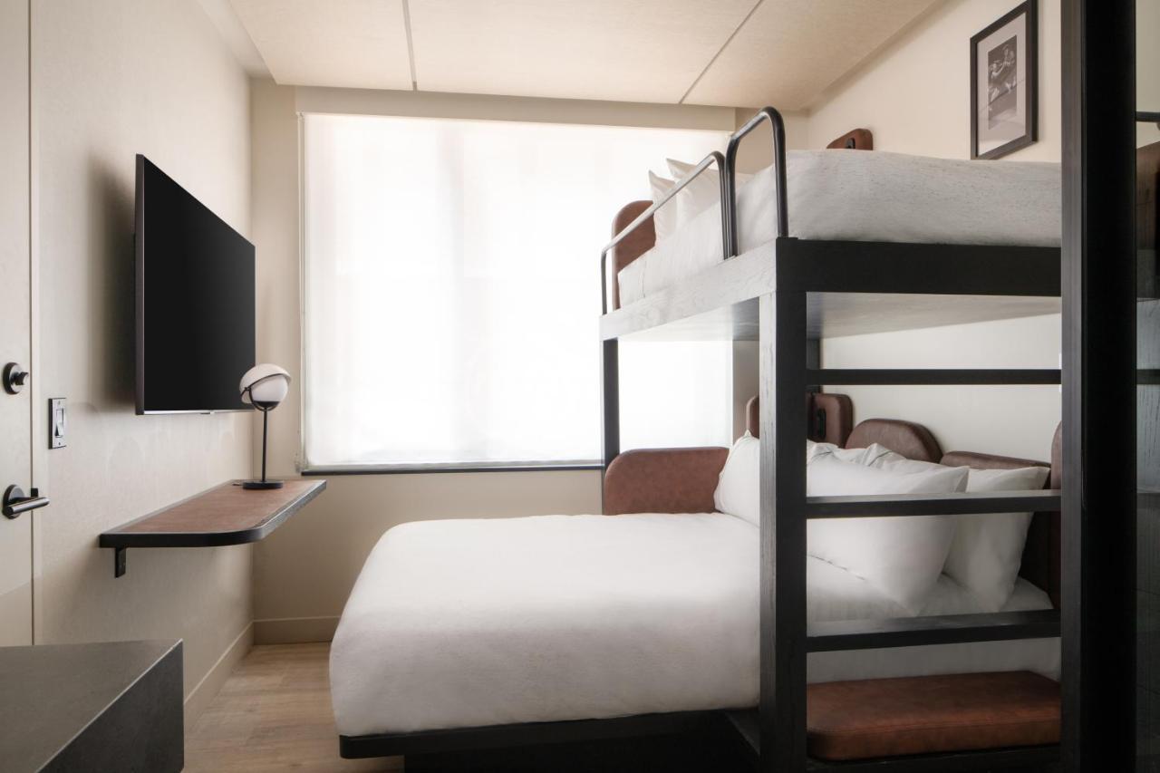 Motto By Hilton Times Square 3*