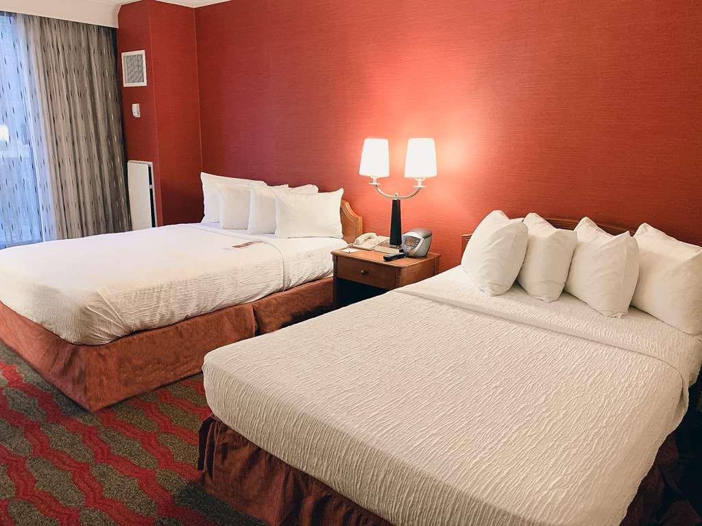 Hotel Doubletree By Hilton New York-laguardia 3*