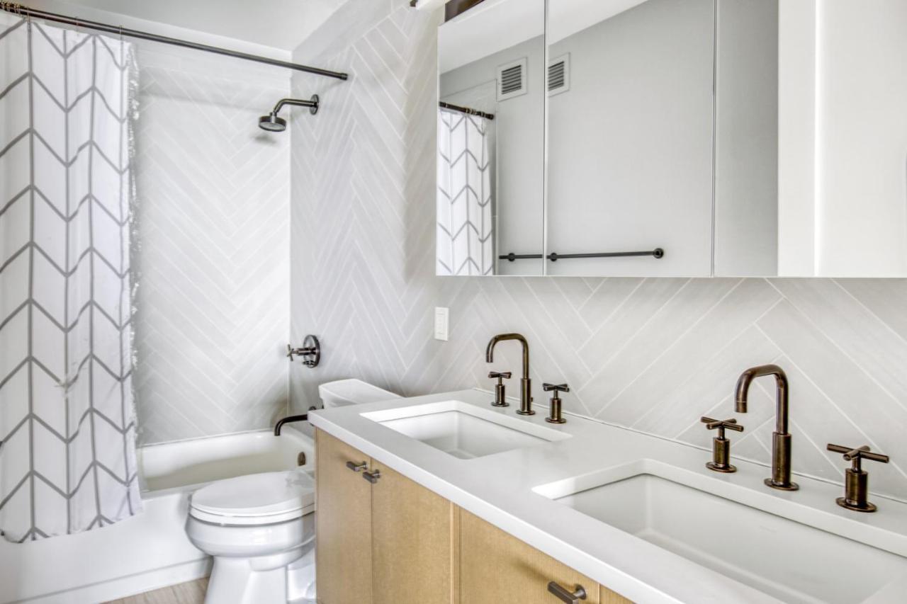 2br 2ba Pool Doorman Nr Times Sq Nyc-126 New York