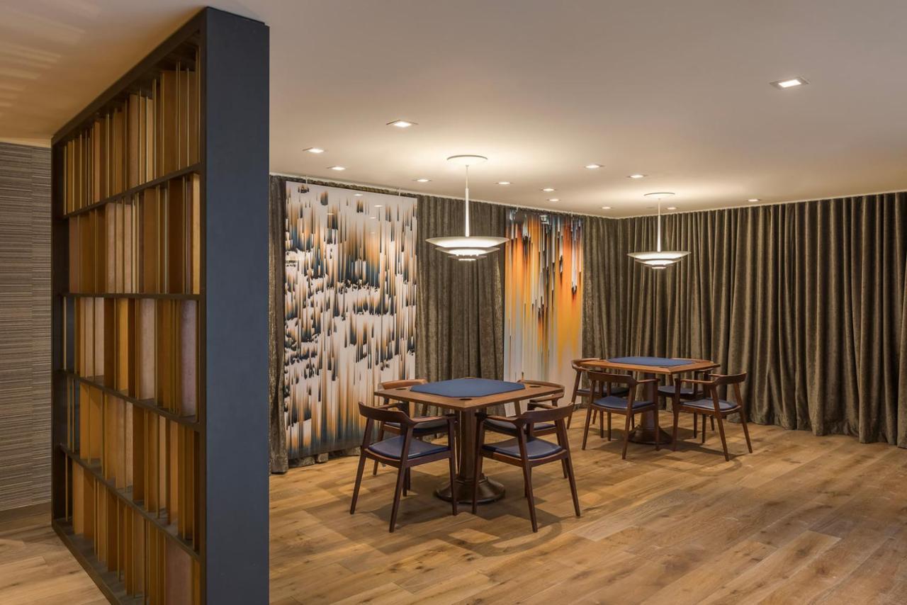 Apartment 2br 2ba Pool Doorman Nr Times Sq Nyc-126 New York