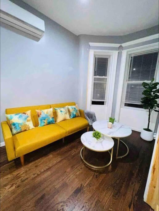 Stylish 1 Bedroom - Brooklyn By Train Station Apartment *