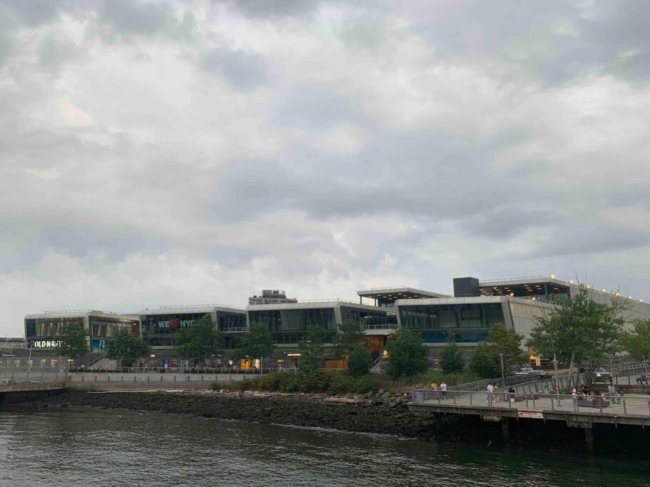 Apartment By Harbor New York