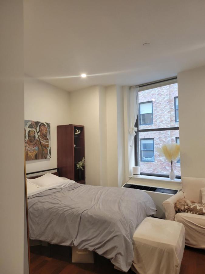 Apartment Street Apartment- Near World Trade Center, Ferry, South Street Seaport *