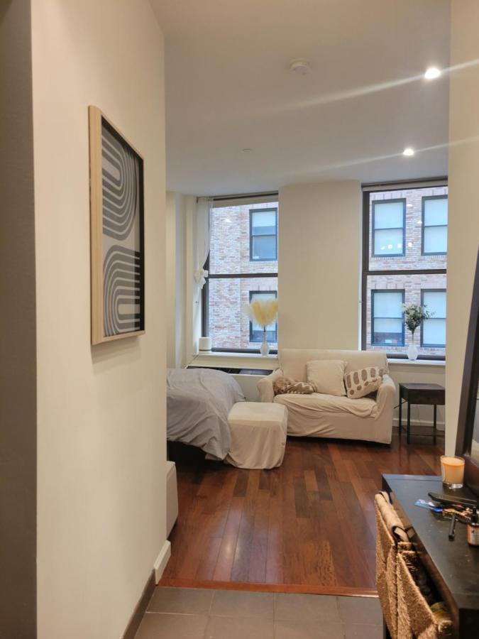 Apartment Street Apartment- Near World Trade Center, Ferry, South Street Seaport New York