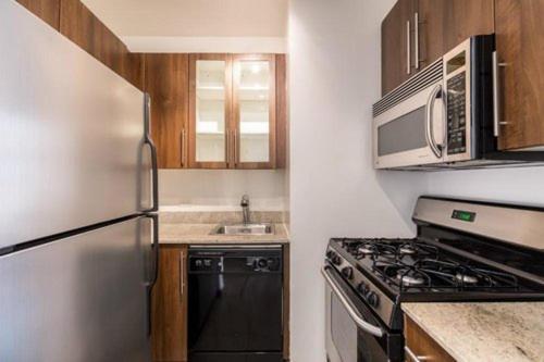 Apartment Street Apartment- Near World Trade Center, Ferry, South Street Seaport *