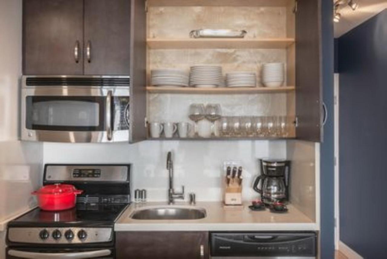 Newly Renovated 3 Bedroom Apartment *