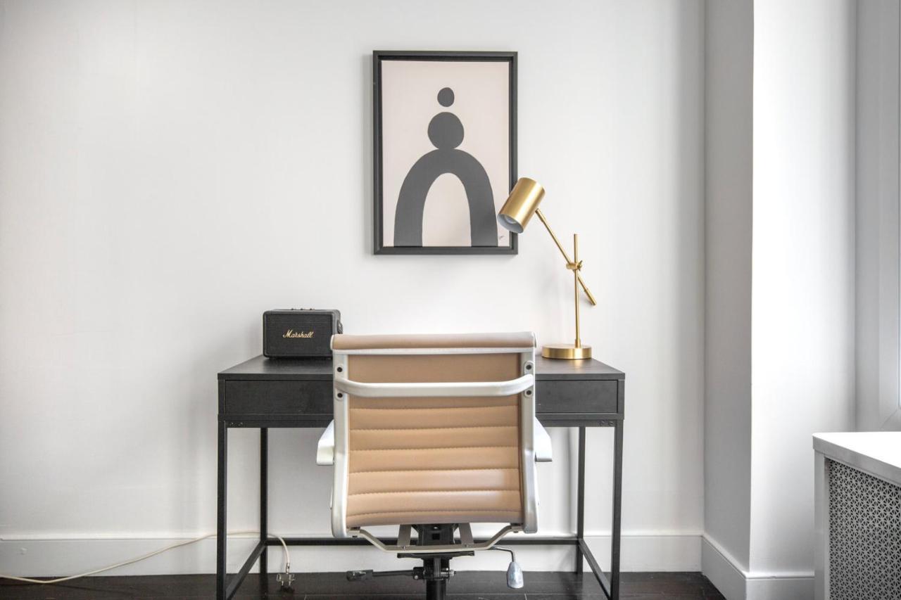 Midtown 2br W Roofdeck Wd Nr Central Park Nyc-1245 Apartment