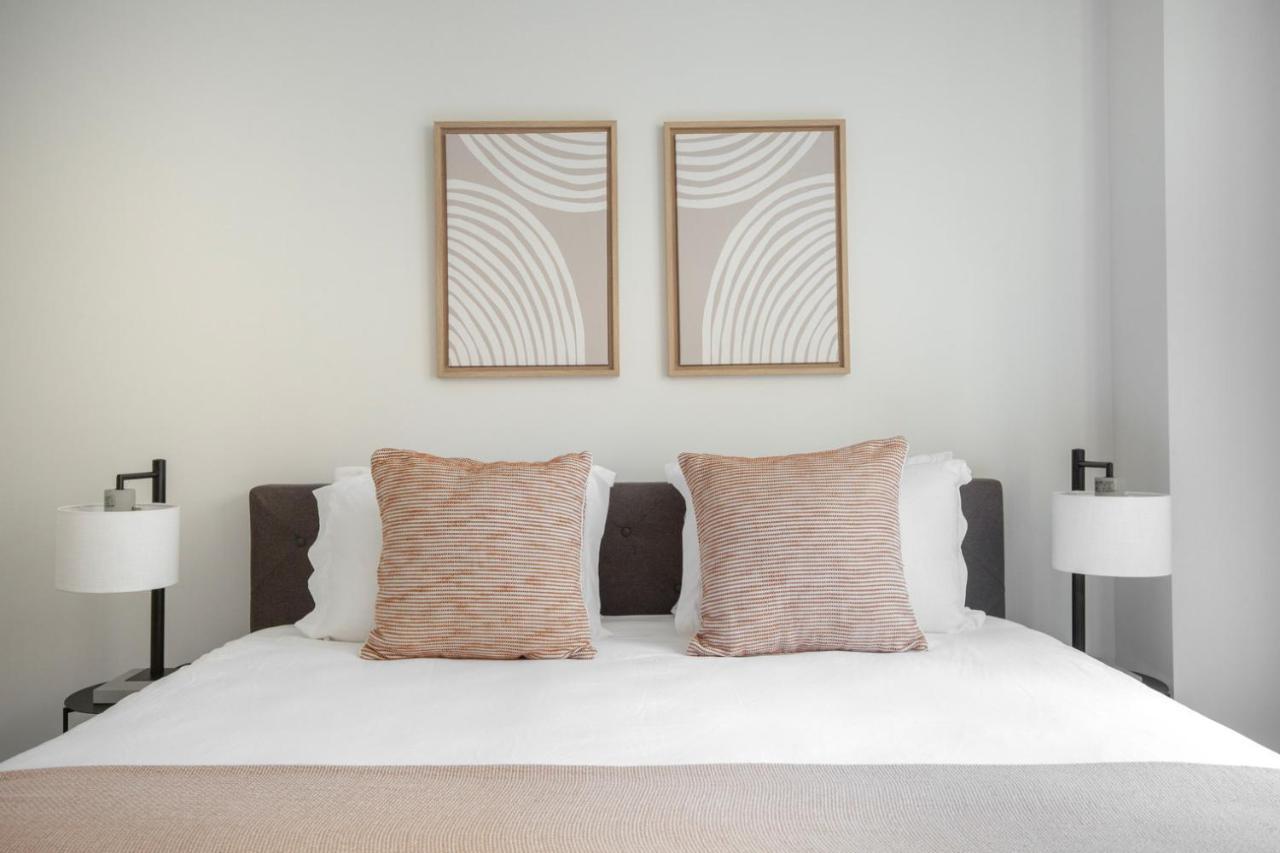 Midtown 2br W Roofdeck Wd Nr Central Park Nyc-1245 *