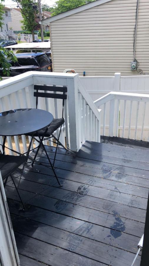 Cozzy With Private Entrance And Drive Way New York