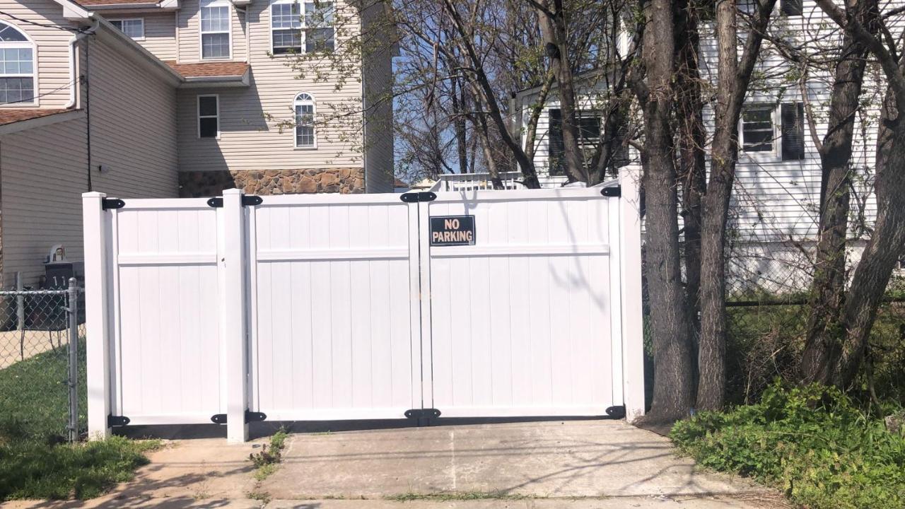 Cozzy With Private Entrance And Drive Way Séjour chez l'habitant New York