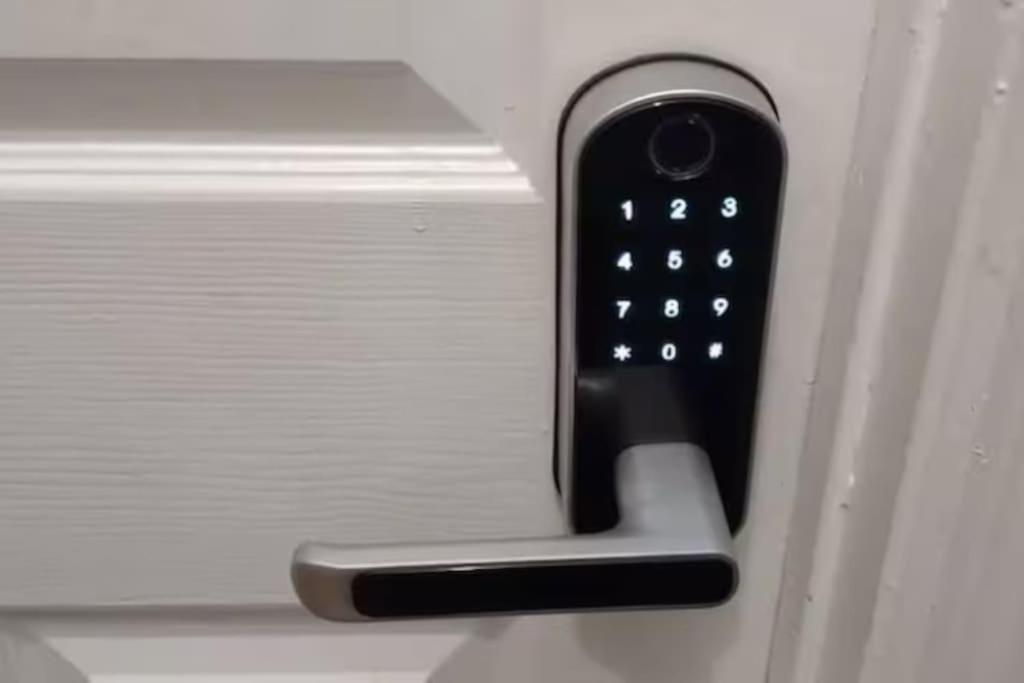 Private In 4 Bedroom Ground Near Subway New York