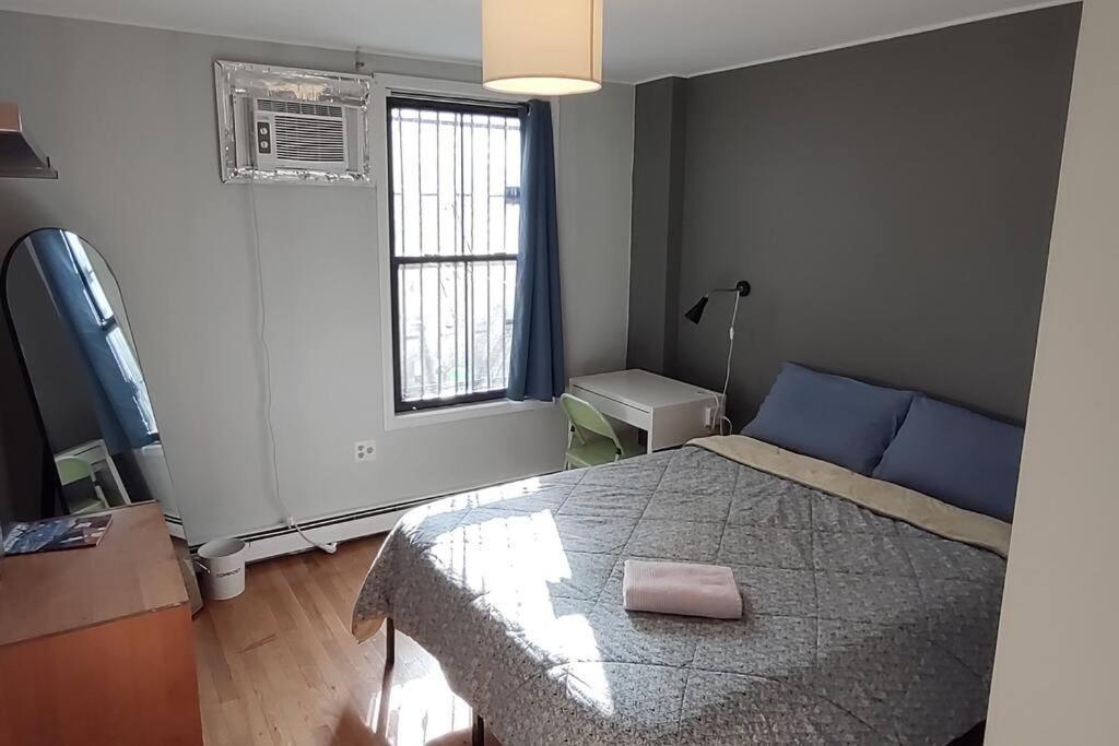 Quiet Double In Williamsburg Ground Floor Near Subway Homestay *