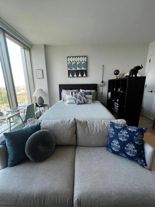 Luxury High-rise Studio Brooklyn