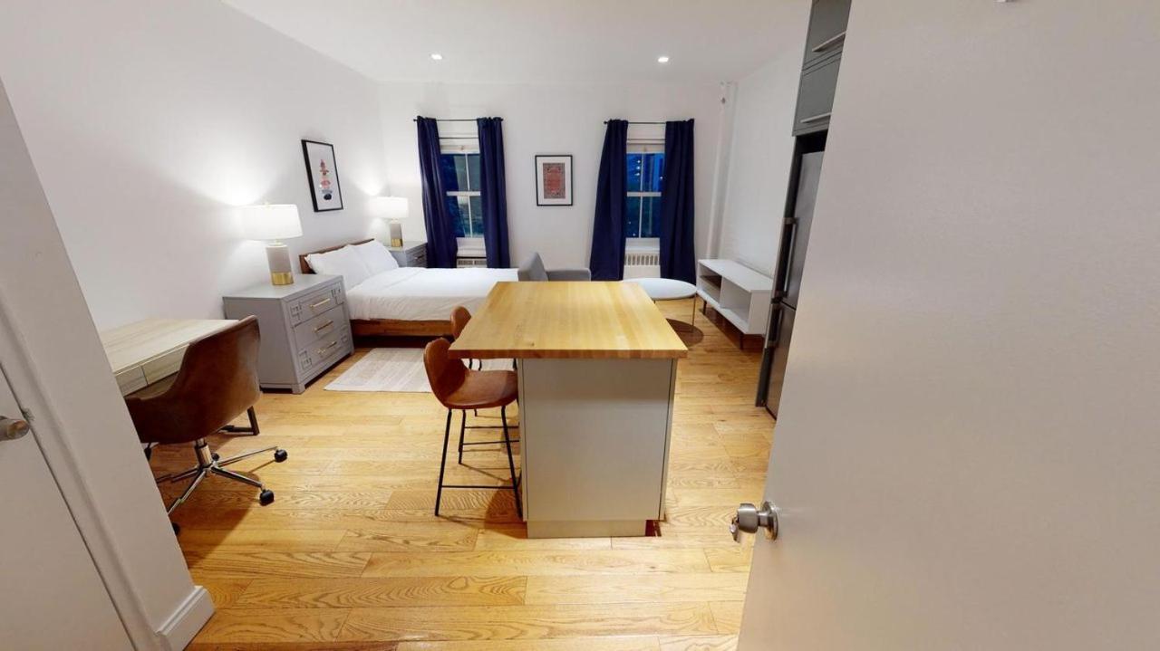 1287: Chelsea Apartment