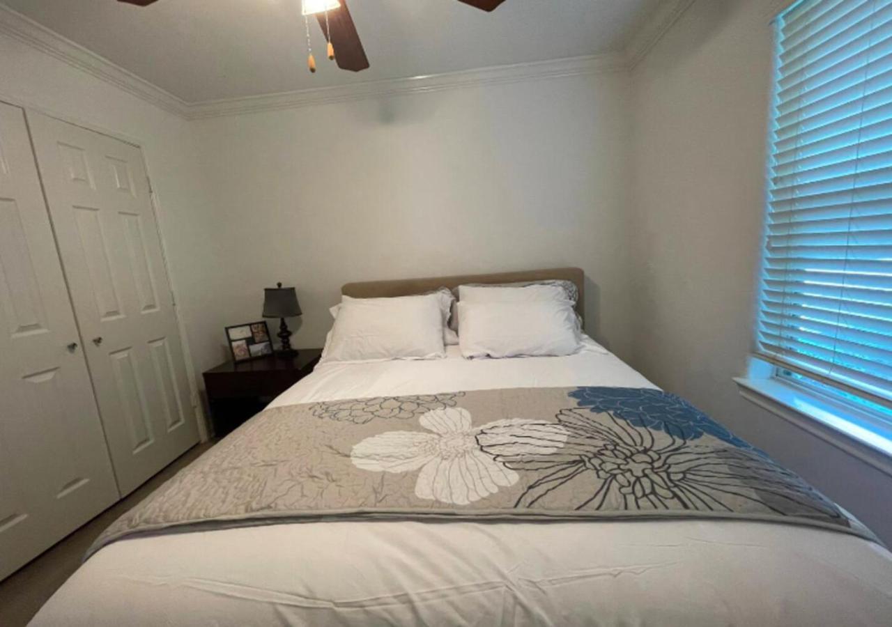 Cozy One Bedroom At Uws Apartment *