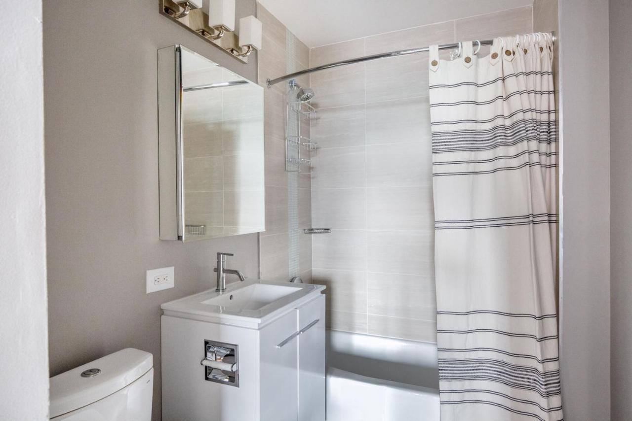 Ues 2br W Gym Elevator Nr 96th St Q Nyc-1298 New York