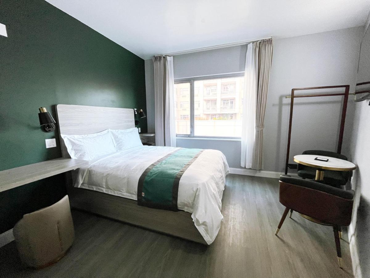 Starlight Near Lga Airport Hotel