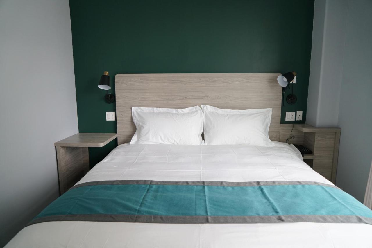 Starlight Near Lga Airport 3*