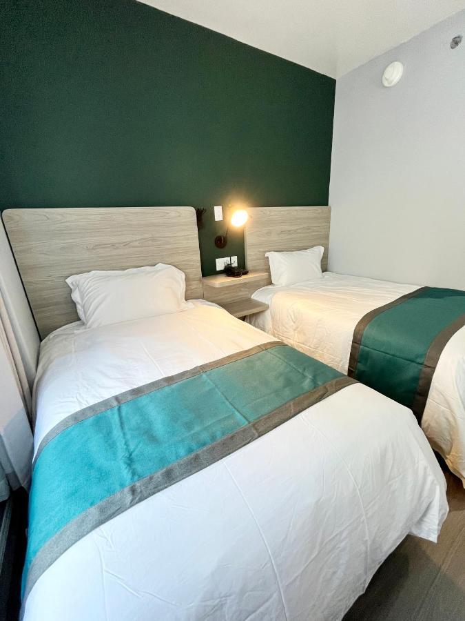 Starlight Near Lga Airport New York