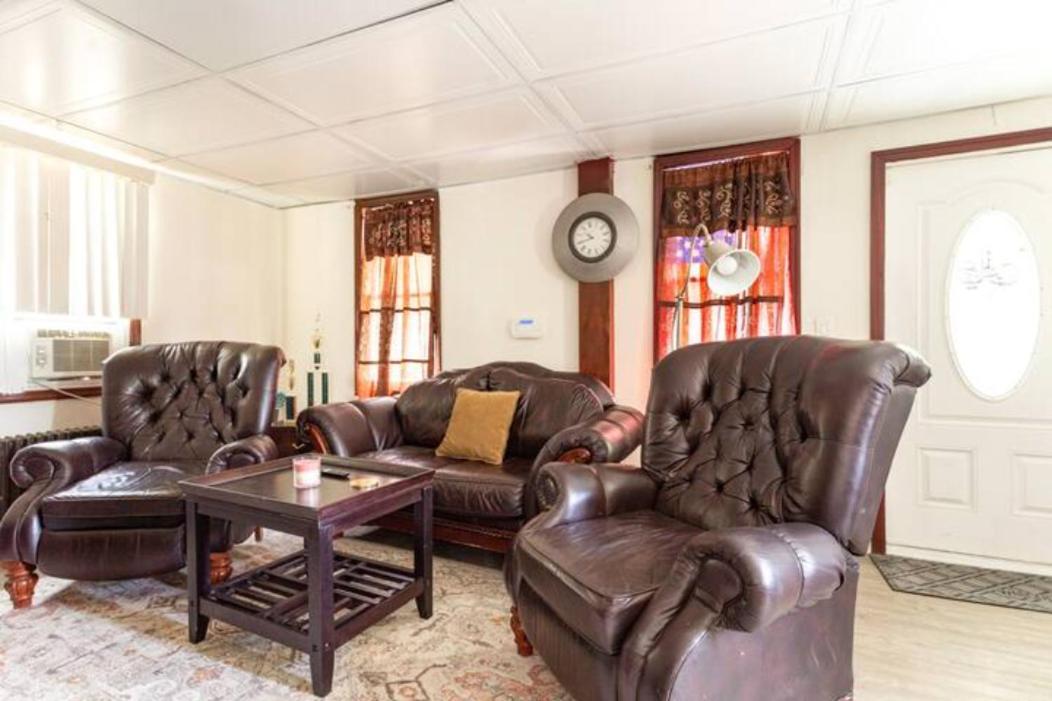 Cozy With Private Bathroom New York