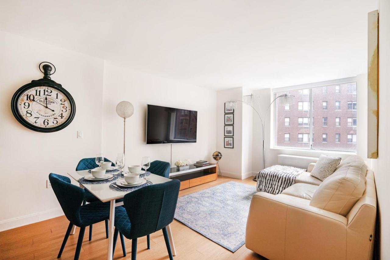 Lovely 2 Bedroom Apartment *