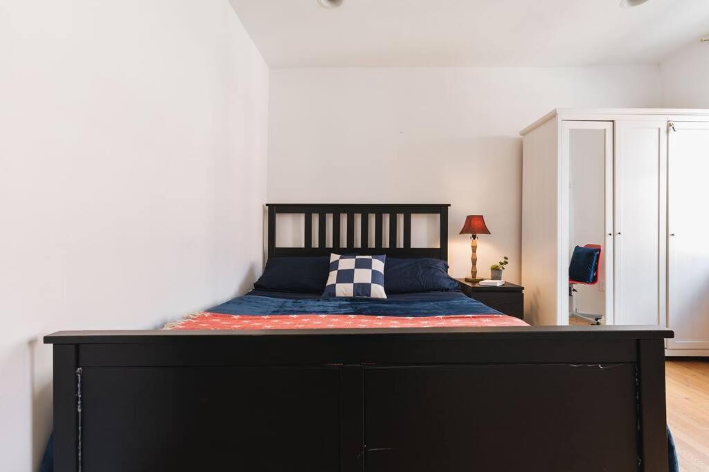 East Village Townhouse Apartment *