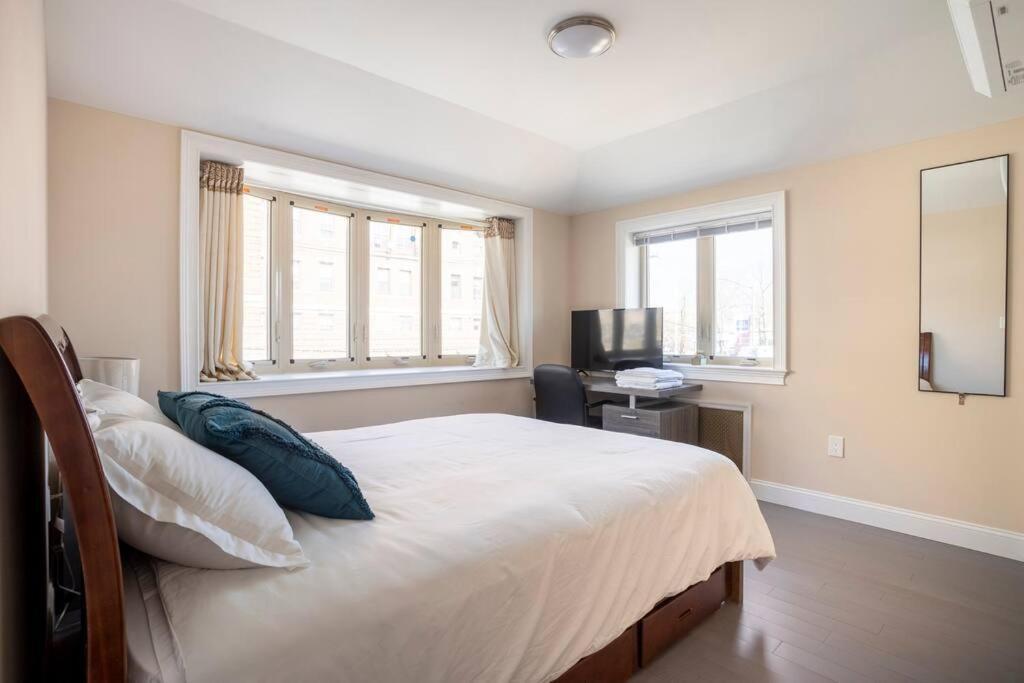 Cozy Private 1 In Flushing