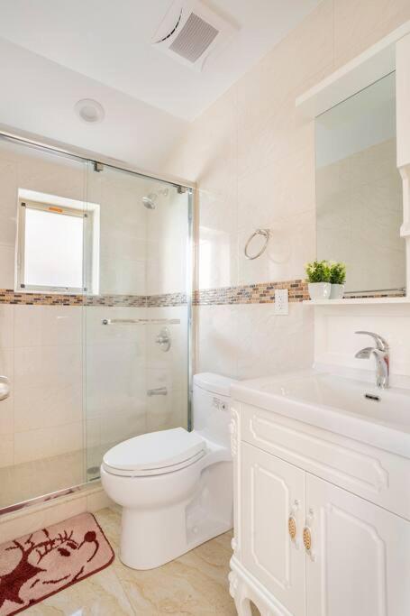 Cozy Private 2 In Flushing * New York