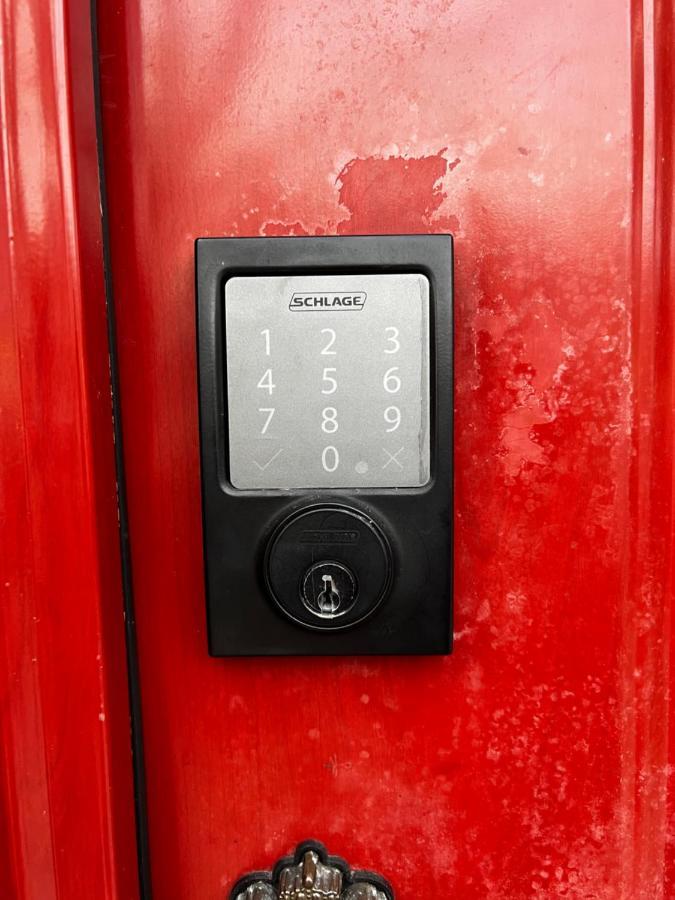 The Waltham Private & Bathroom John F Kennedy Jfk Lga Airport Manhattan Penn Station Bullet-train 15 Min New York