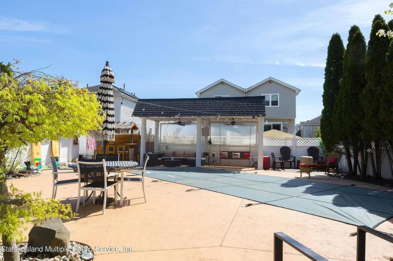 Like In Nyc W/5 Bedrooms And Pool Holiday home New York