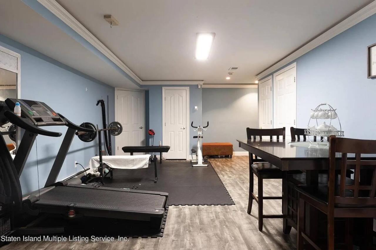 Like In Nyc W/5 Bedrooms And Pool Holiday home New York