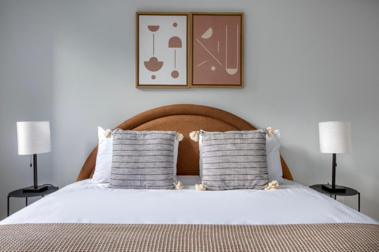 Apartment Midtown 2br W Gym Wd Nr Times Square Nyc-1348