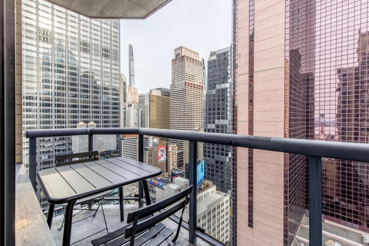Midtown 1br W Elevator Gym Nr Times Square Nyc-1350 Appartement New York