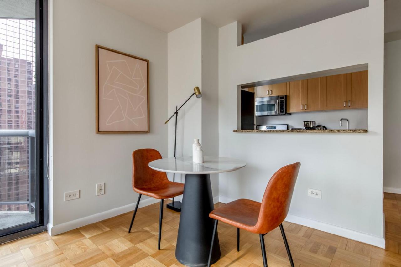 Midtown 1br W Elevator Gym Nr Times Square Nyc-1350