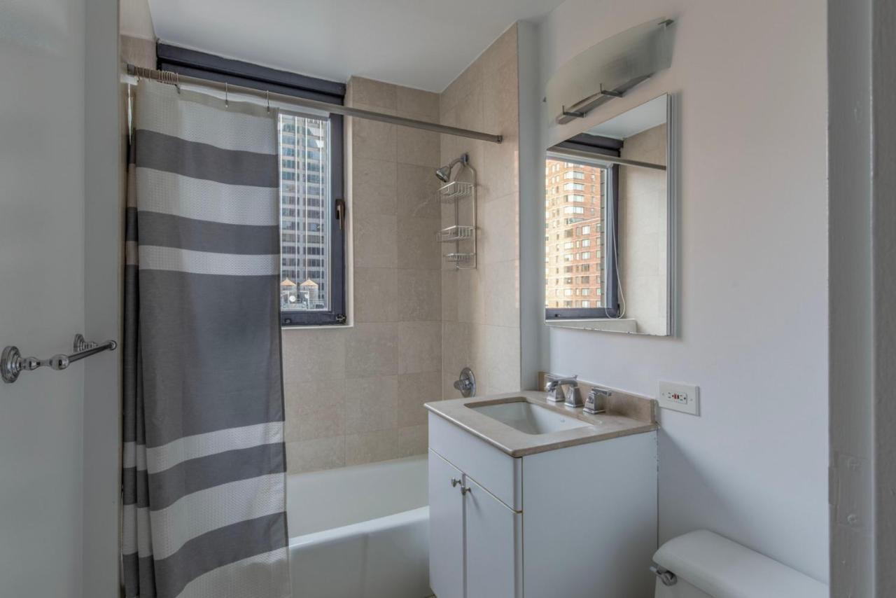 Midtown 2br W Doorman Nr Theater District Nyc-1349 Apartment