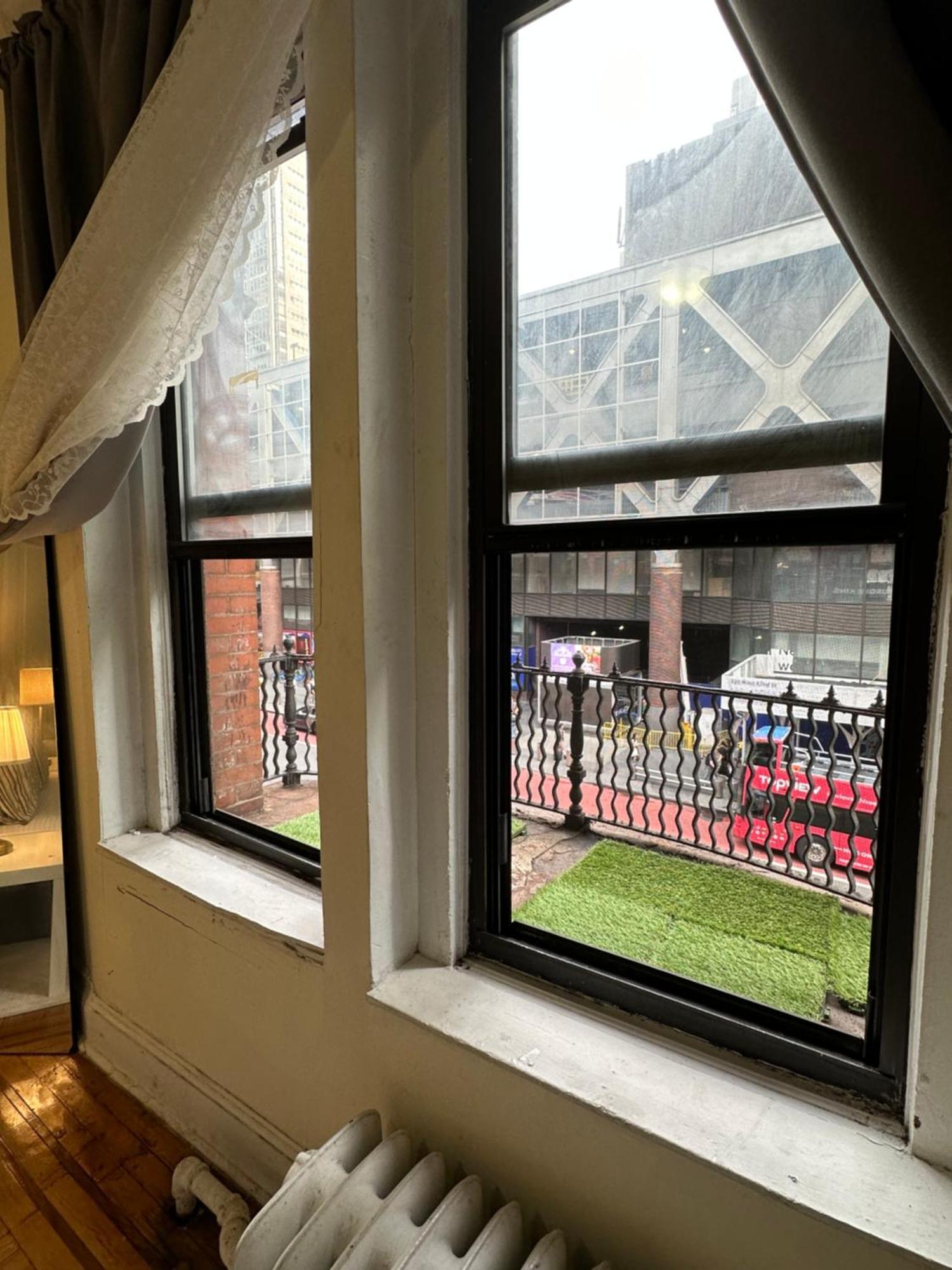 Time Square 42nd Street Private * New York